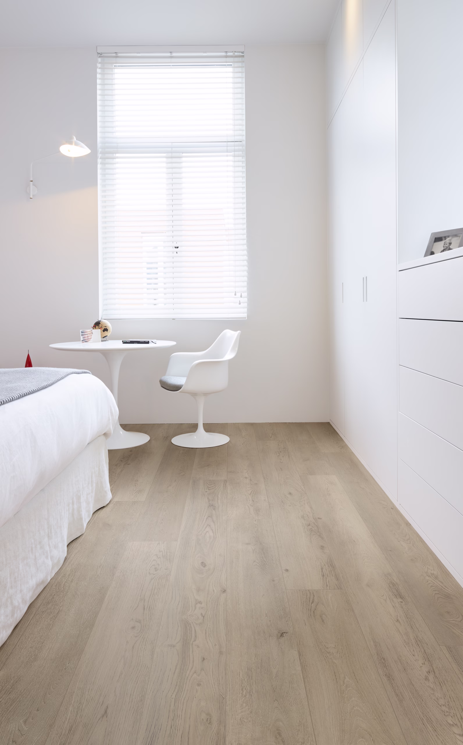 COREtec The Essentials Baltimore Oak 77 50LVRE1277 – Raumansicht des Herstellers