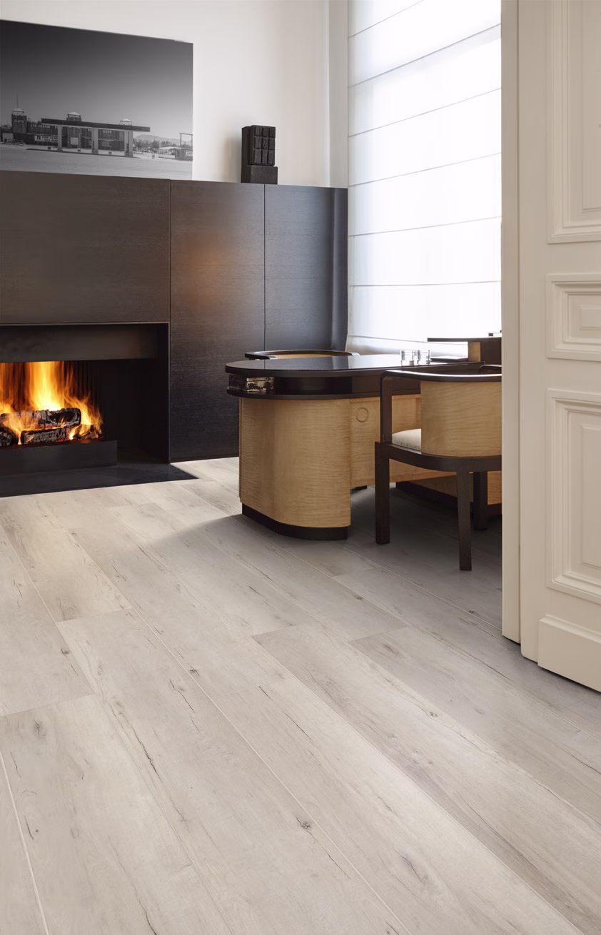 COREtec The Essentials Dobra Oak 51 50LVPE951 – Raumansicht des Herstellers