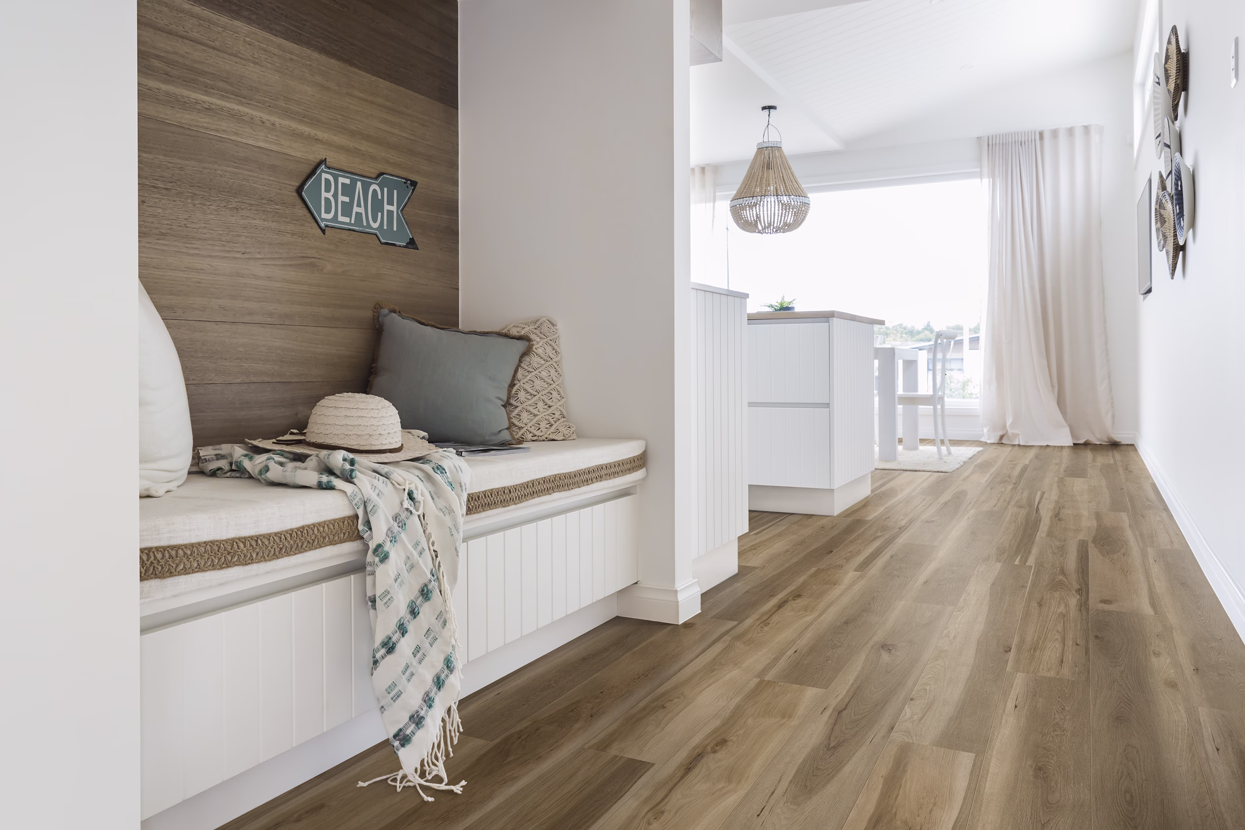 COREtec The Essentials Ocala Walnut 87 50LVRE2087 – Raumansicht des Herstellers