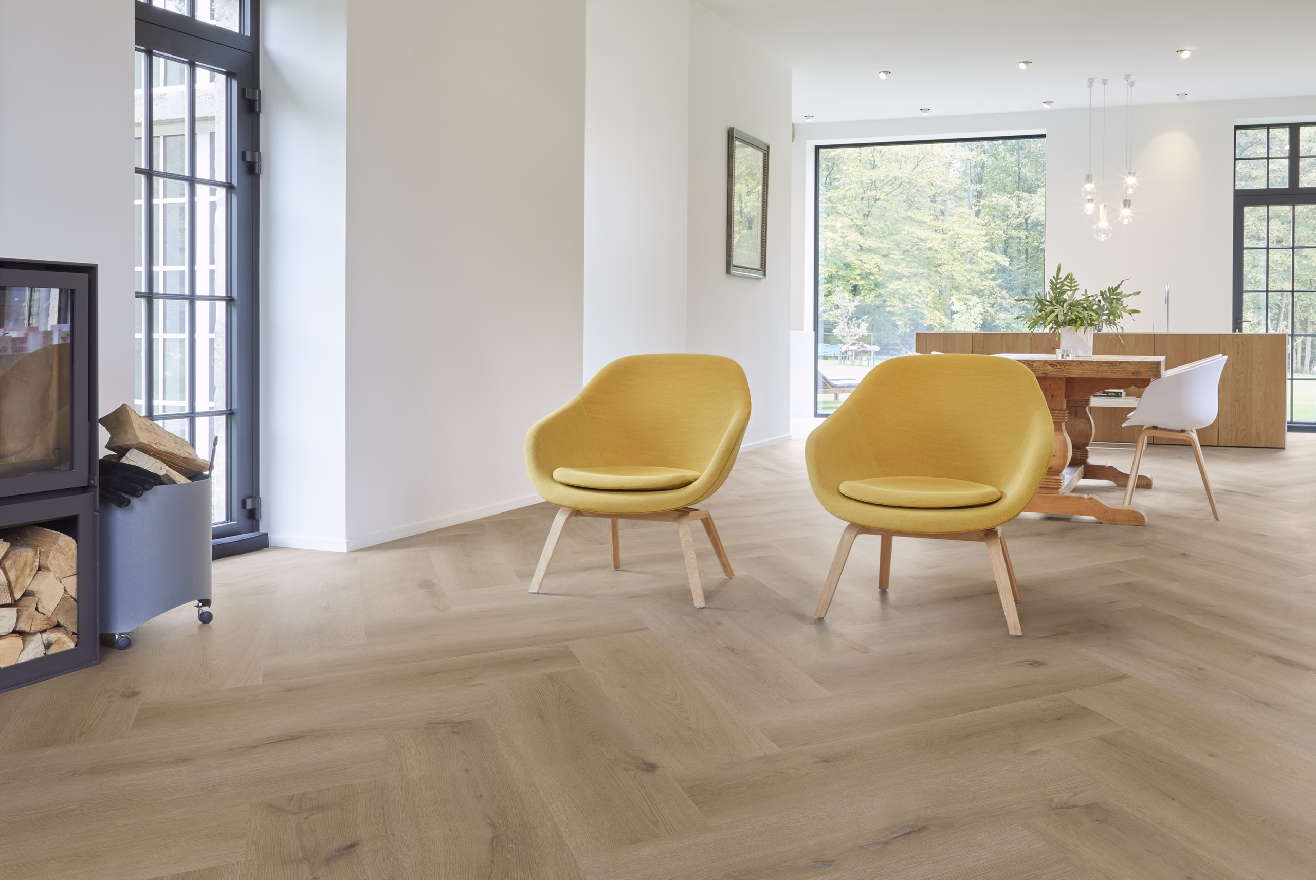 COREtec The Essentials Texas Oak H54 als großformatiges Fischgrät im Wohnraum – Herstellerbeispiel