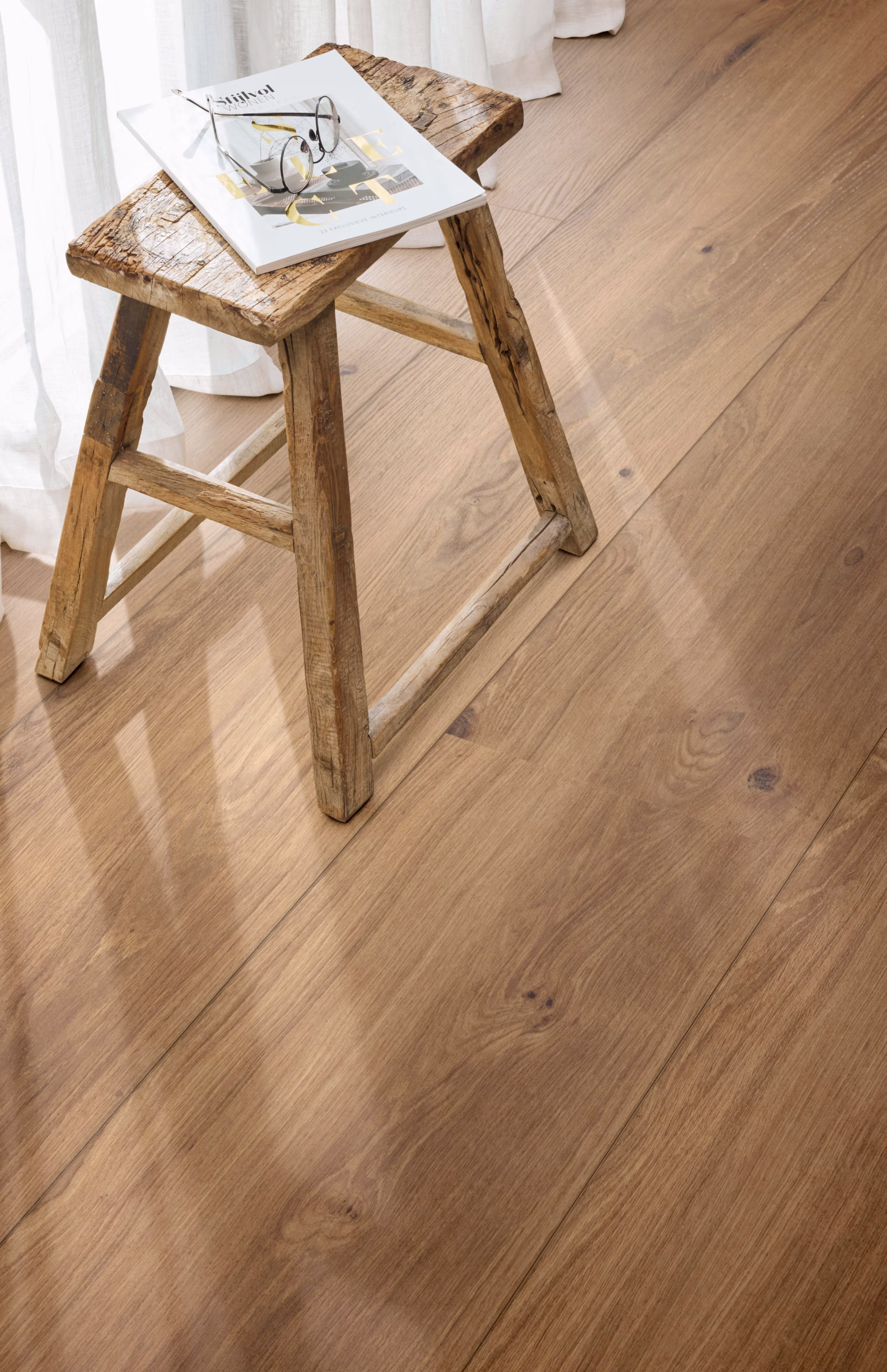 COREtec Saumur XL-END 4384 – Boden in Eichenoptik im Raumdetail