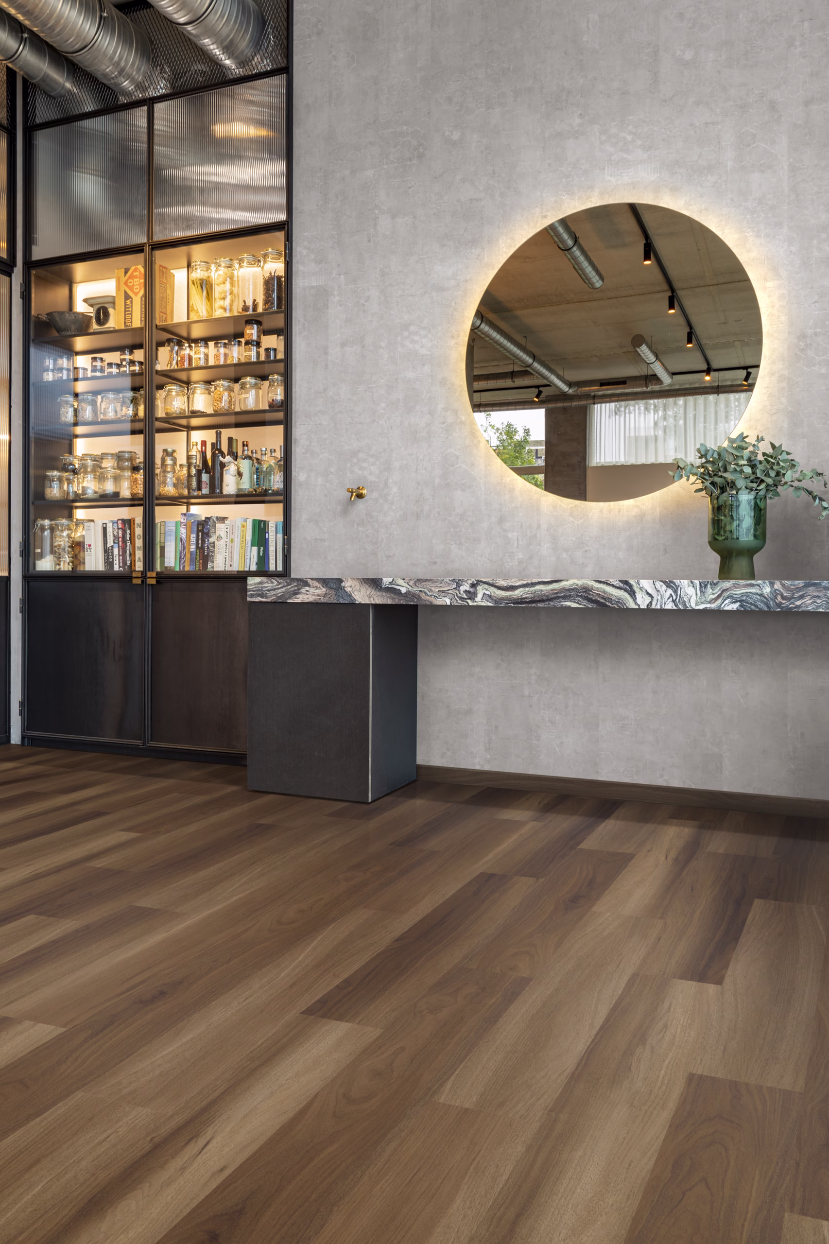 COREtec SurPlus Royal Walnut 85 50RLV3585 – Raumansicht des Herstellers