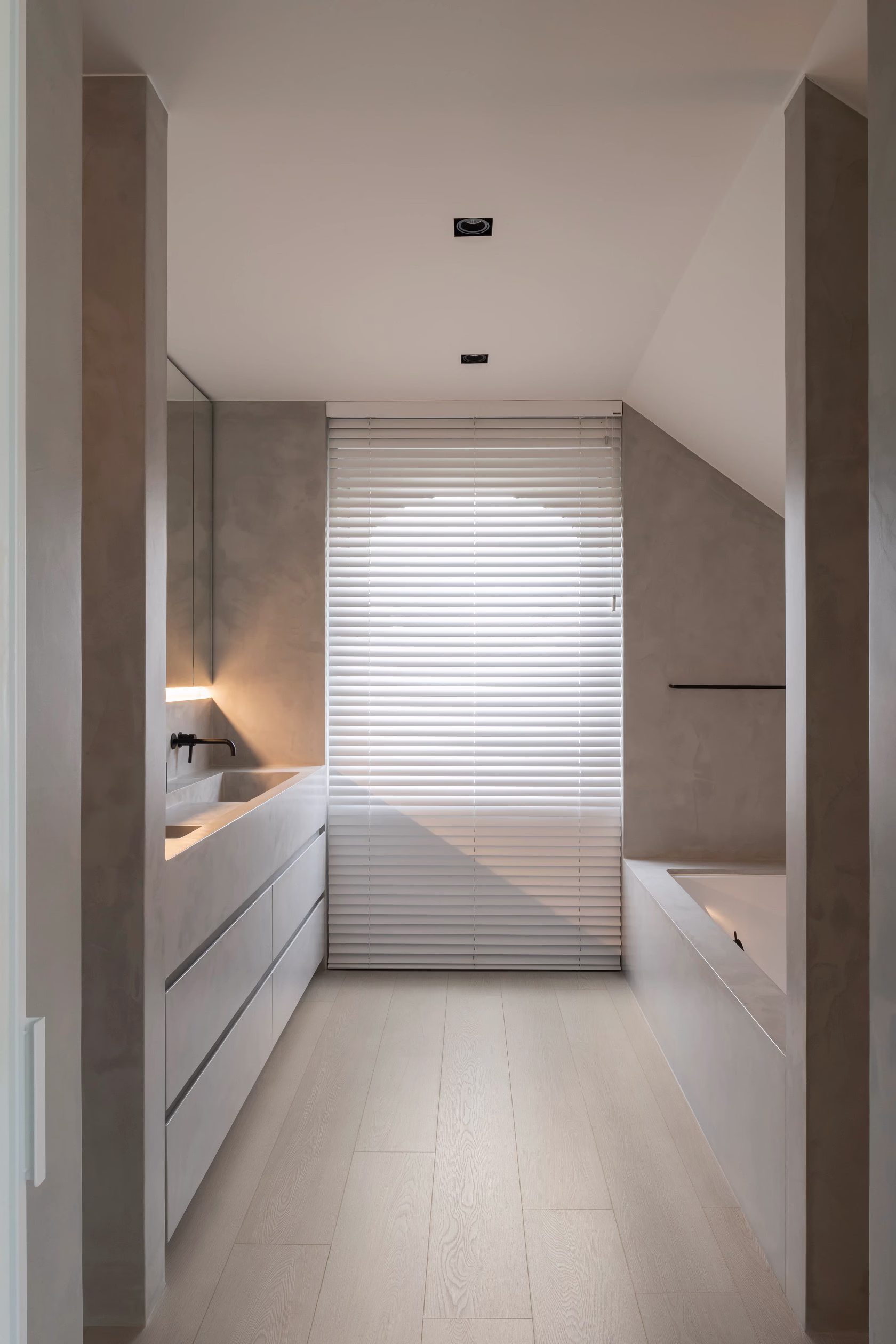 COREtec Tytan Asteria 05312 – Raumansicht des PVC-freien Bodens in Holzoptik